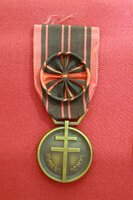 médaille de la résistance dont M. Cléry a été décoré par le général De Gaulle (...)